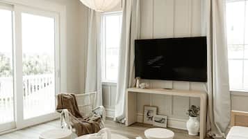 9 bedrooms, desk, iron/ironing board, travel crib