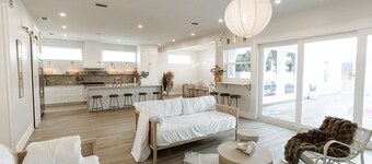 NEW Luxury beach mansion! Sleep 37 Pool & Golf ⛳️🏝️☀️ 21+ to book!