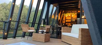 Unique Lake House breathtaking views