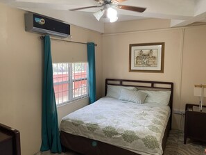 Blackout drapes, iron/ironing board, free WiFi - Premium Property Apartments  (St. George's)