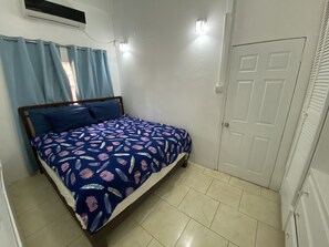 Cortinas blackout, tabla de planchar con plancha y wifi gratis 