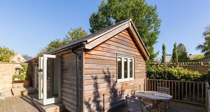 Charming Charlbury Cottage set in Idyllic garden