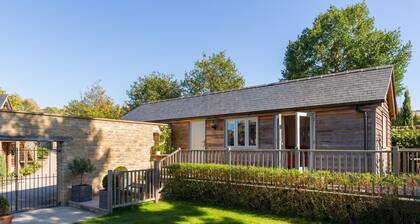 Charming Charlbury Cottage set in Idyllic garden