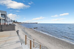 På stranden och strandhanddukar