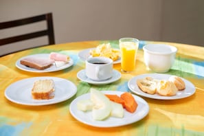 Desayuno buffet incluido todos los días 