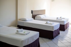 Deluxe Quadruple Room, Multiple Beds | Minibar, desk, free WiFi, bed sheets - Smart Cataratas Hotel (Foz do Iguaçu)