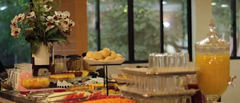 Colazione a buffet inclusa, servita tutte le mattine