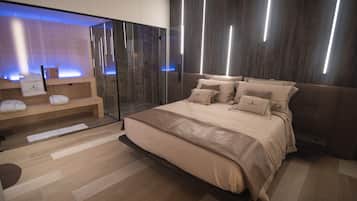 Domus Aurea - Premium Room | Minibar, in-room safe, individually furnished, desk