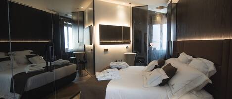 Quirinale - Elite Room | Minibar, in-room safe, individually furnished, desk