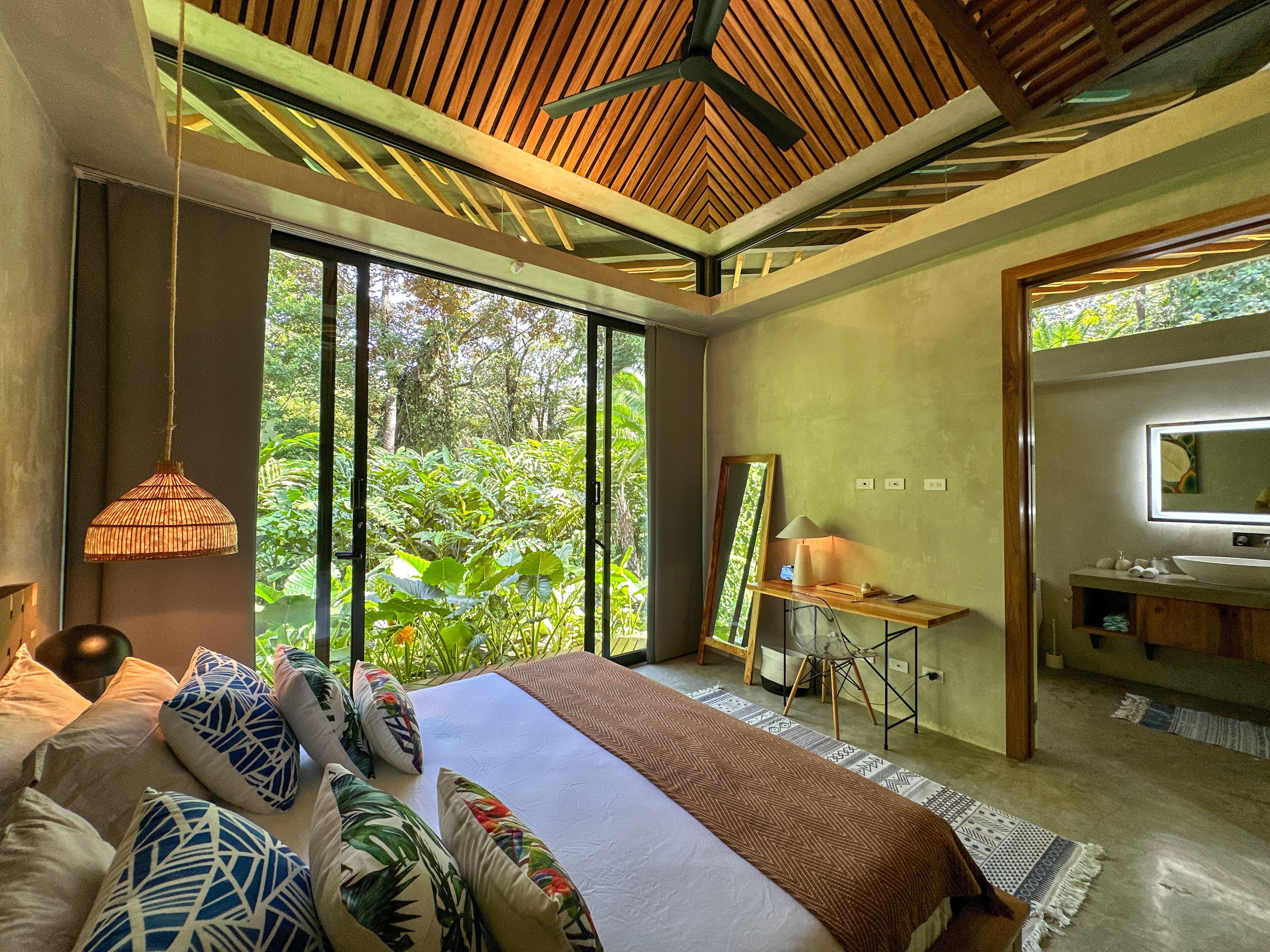 5 habitaciones, ropa de cama de alta calidad y cubrecamas 