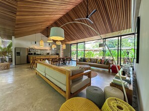 Interior - Caribbean Courtyard Villas 6 to 10 pp (Cahuita)