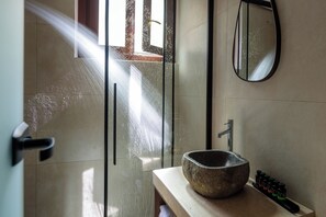 Standard Room | Bathroom | Free toiletries, hair dryer, bathrobes, slippers - Arthur Suites (Rhodes)