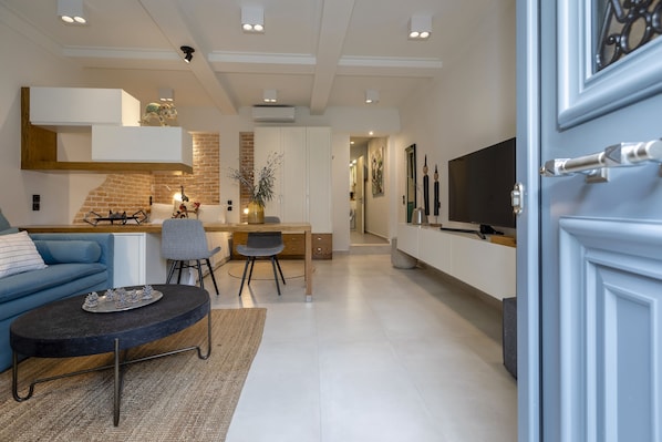 City Apartment | Living area - Dirapera Port Suite (Corfu)