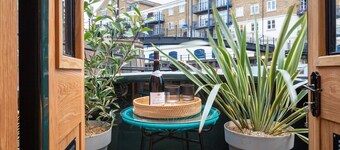 Luxurious houseboat in London