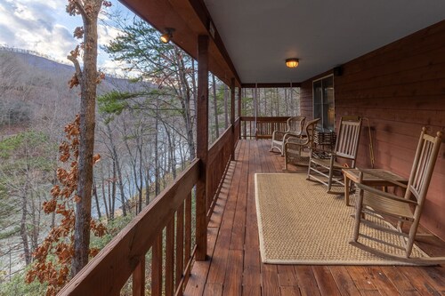 Smokey Mountain River Retreat
