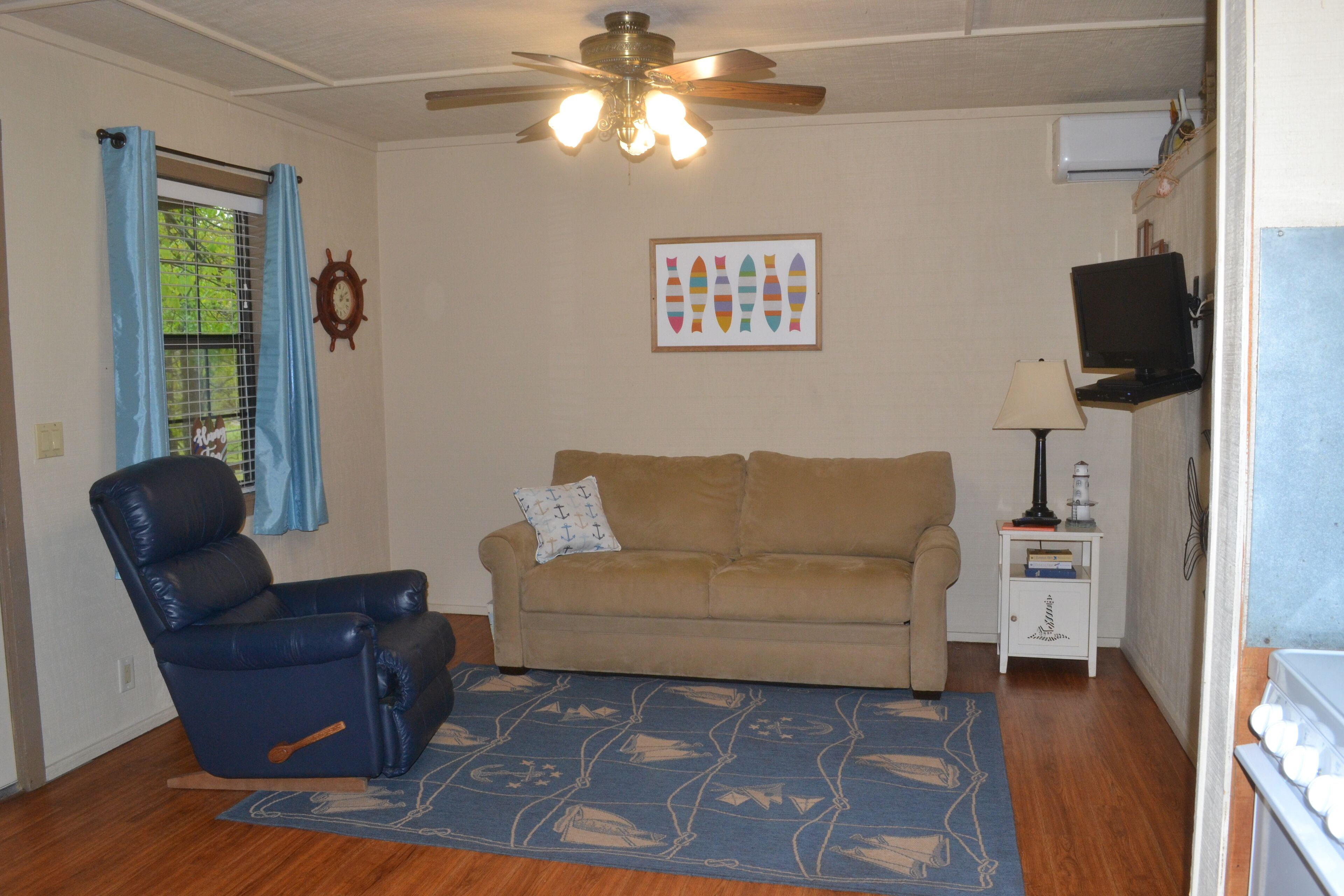 #3 Aquaholic | Living area