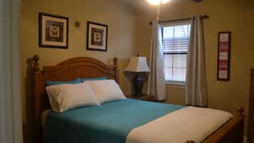 #18 Ballroom (No Pets)