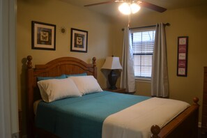 #18 Ballroom (No Pets) | Free WiFi, bed sheets - Echo Canyon Resort & Marina (Royal)