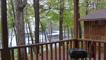 #8 The Knot Hole (No Pets) | Lake view