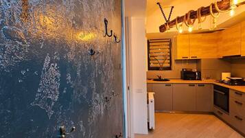 Refrigerador, microondas y tostadora