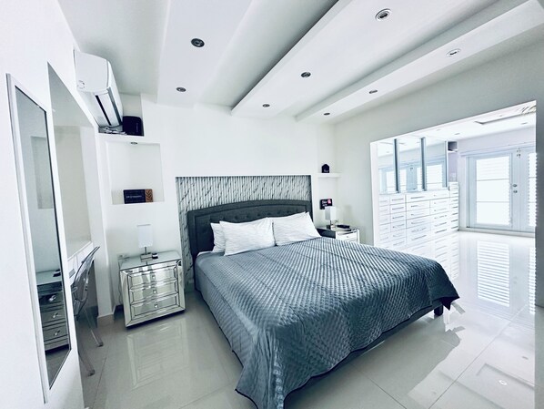 5 bedrooms, desk, iron/ironing board, free WiFi