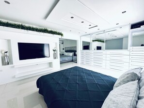 5 Schlafzimmer, Schreibtisch, BĂŒgeleisen/BĂŒgelbrett, kostenloses WLAN