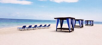 MIRANDO PLACE #4-BEACH CLUB ACCESS, GYM,POOL, Hottub, 3 Lounges- AIRPORT 10 MINS