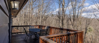 Hawk Ridge Haven | Sleeps 4 | Hiking | Fishing |Co