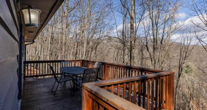 Hawk Ridge Haven | Sleeps 4 | Hiking | Fishing |Co