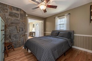 2 bedrooms, iron/ironing board, free WiFi, bed sheets - Hawk Ridge Haven | Sleeps 4 | Hiking | Fishing |Co (Deep Gap)