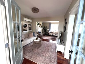 Smart TV, fireplace - Luxury Rental Located In New Glasgow, Minutes To Amazing Restaurants and Beaches (New Glasgow)