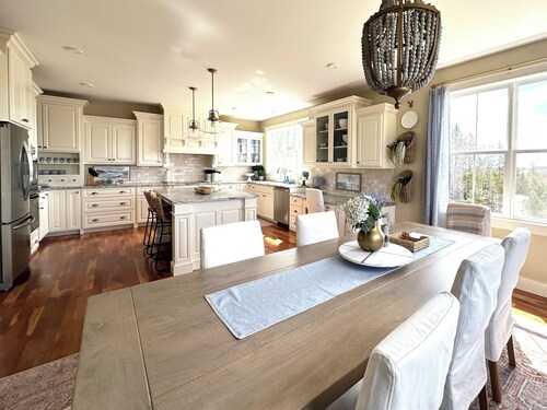 Luxury Rental Located In New Glasgow, Minutes To Amazing Restaurants and Beaches