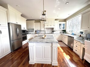 Fridge, microwave, oven, stovetop - Luxury Rental Located In New Glasgow, Minutes To Amazing Restaurants and Beaches (New Glasgow)