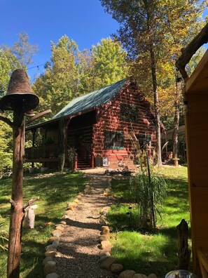 Property grounds - Cozy Log cabin tucked away in the Smokey Mountain, Pet friendly, Sauna, Hot Tub (Del Rio)