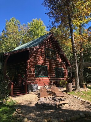 Exterior - Cozy Log cabin tucked away in the Smokey Mountain, Pet friendly, Sauna, Hot Tub (Del Rio)