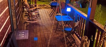Cozy Log cabin tucked away in the Smokey Mountain, Pet friendly, Sauna, Hot Tub