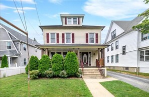 House | Exterior - Black Rock Home - 4 bed - Jacuzzi Bath - Beach (Bridgeport)