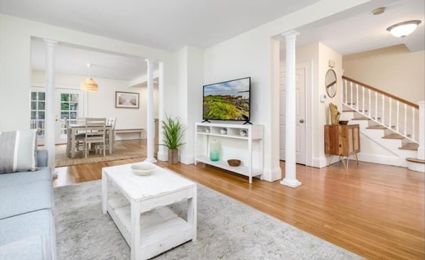 Maison | Aire de séjour | Téléviseur