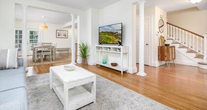 Black Rock Home - 4 bed - Jacuzzi Bath - Beach