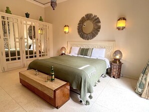 7 bedrooms, desk, iron/ironing board, free WiFi