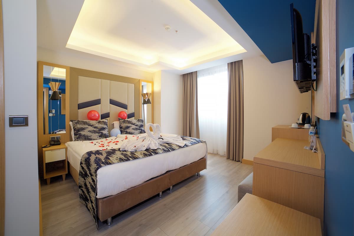 Minibar, soundproofing, free WiFi, bed sheets