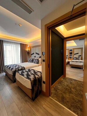 Family Connected Room 6 Pax