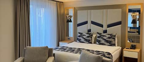 Quadrupla familiare | Minibar, insonorizzazione, Wi-Fi gratuito, lenzuola