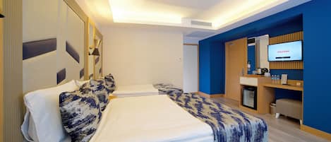 Standard-Dreibettzimmer | Minibar, schallisolierte Zimmer, kostenloses WLAN, Bettwäsche