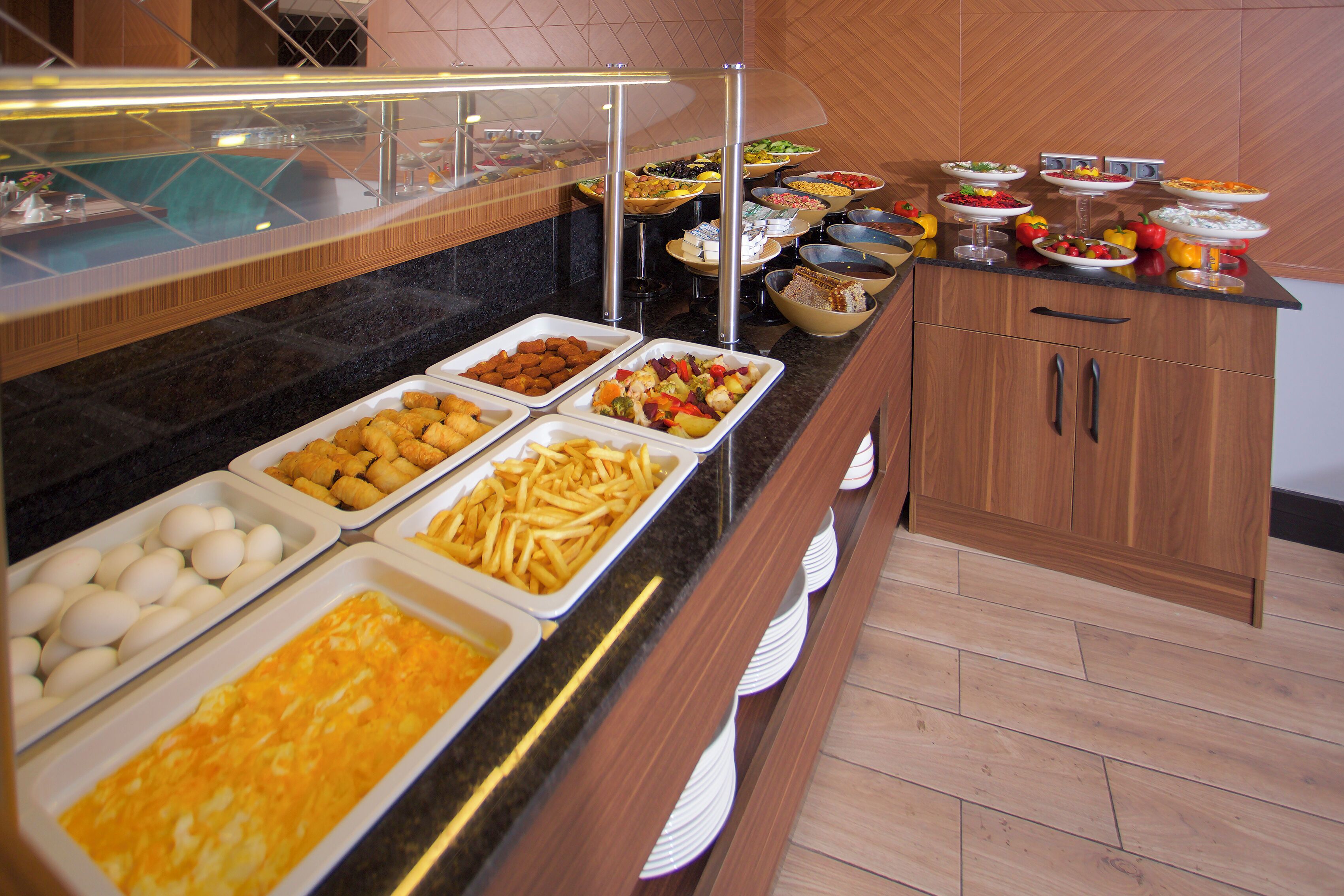 Tägliches Frühstücksbuffet gegen Gebühr