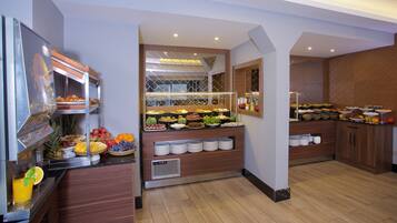 Desayuno buffet (EUR 10 por persona)