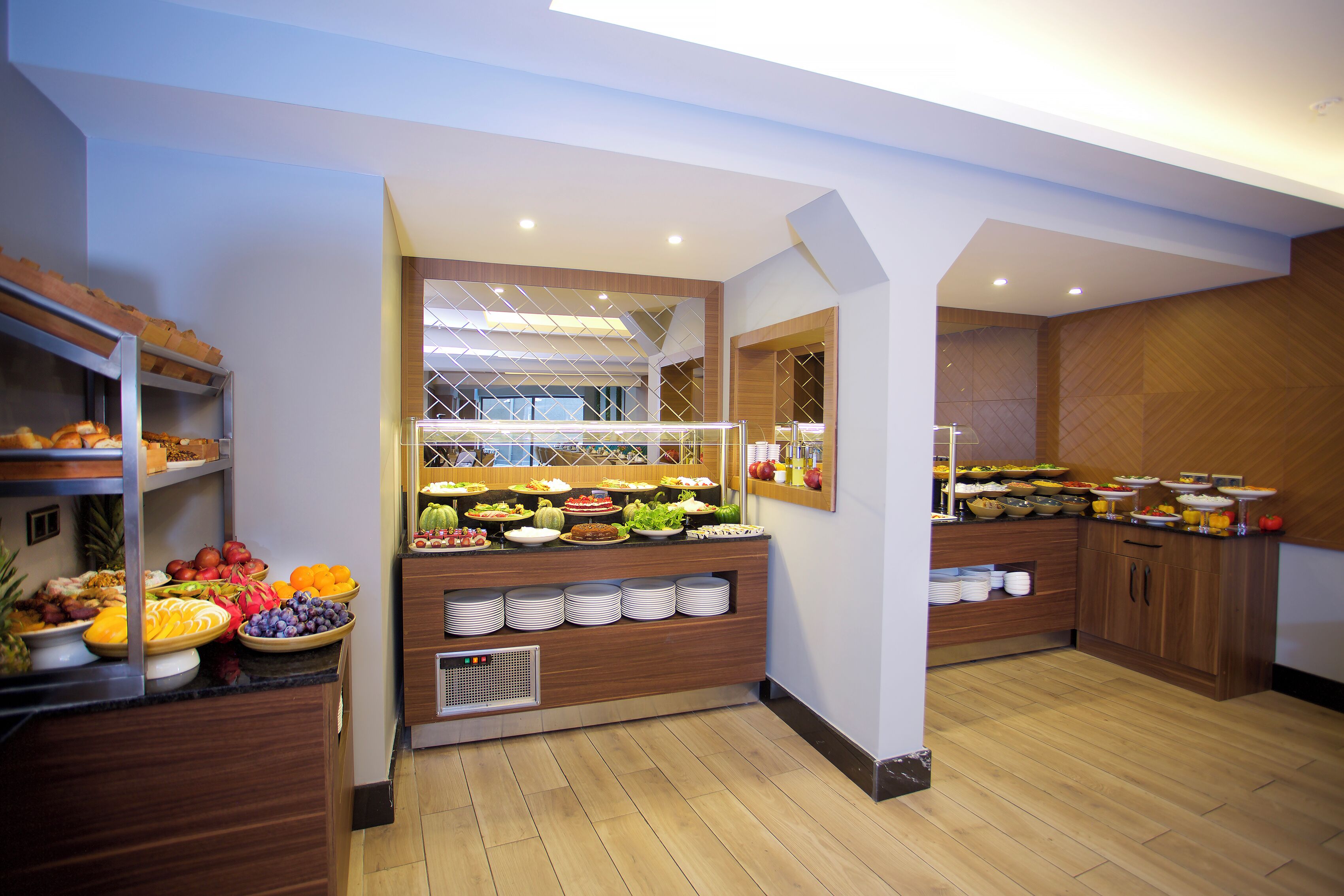 Tägliches Frühstücksbuffet (10 EUR pro Person)