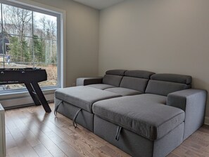 Smart TV, caminetto, videogiochi, lettore DVD