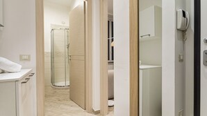 Doccia, asciugacapelli, bidet, asciugamani