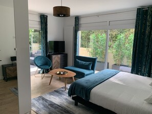 1 bedroom, iron/ironing board, internet, bed sheets